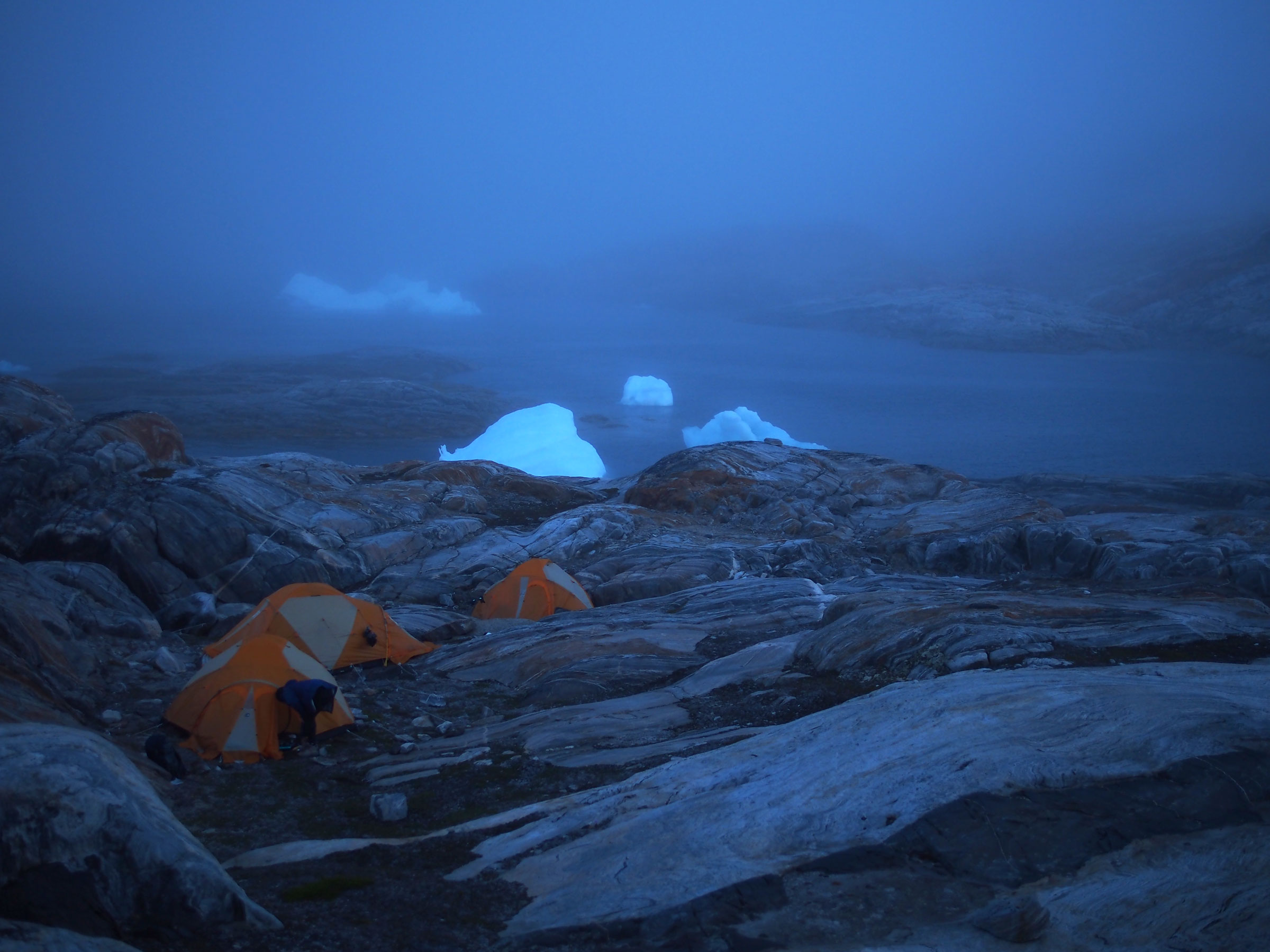 camp-night-311121.jpg - JPEG - 433.4 ko - 2400×1800 px